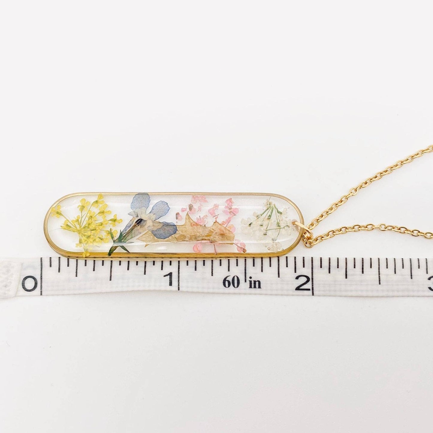 Collier à breloques longues en forme d'ellipse à fleurs séchées
