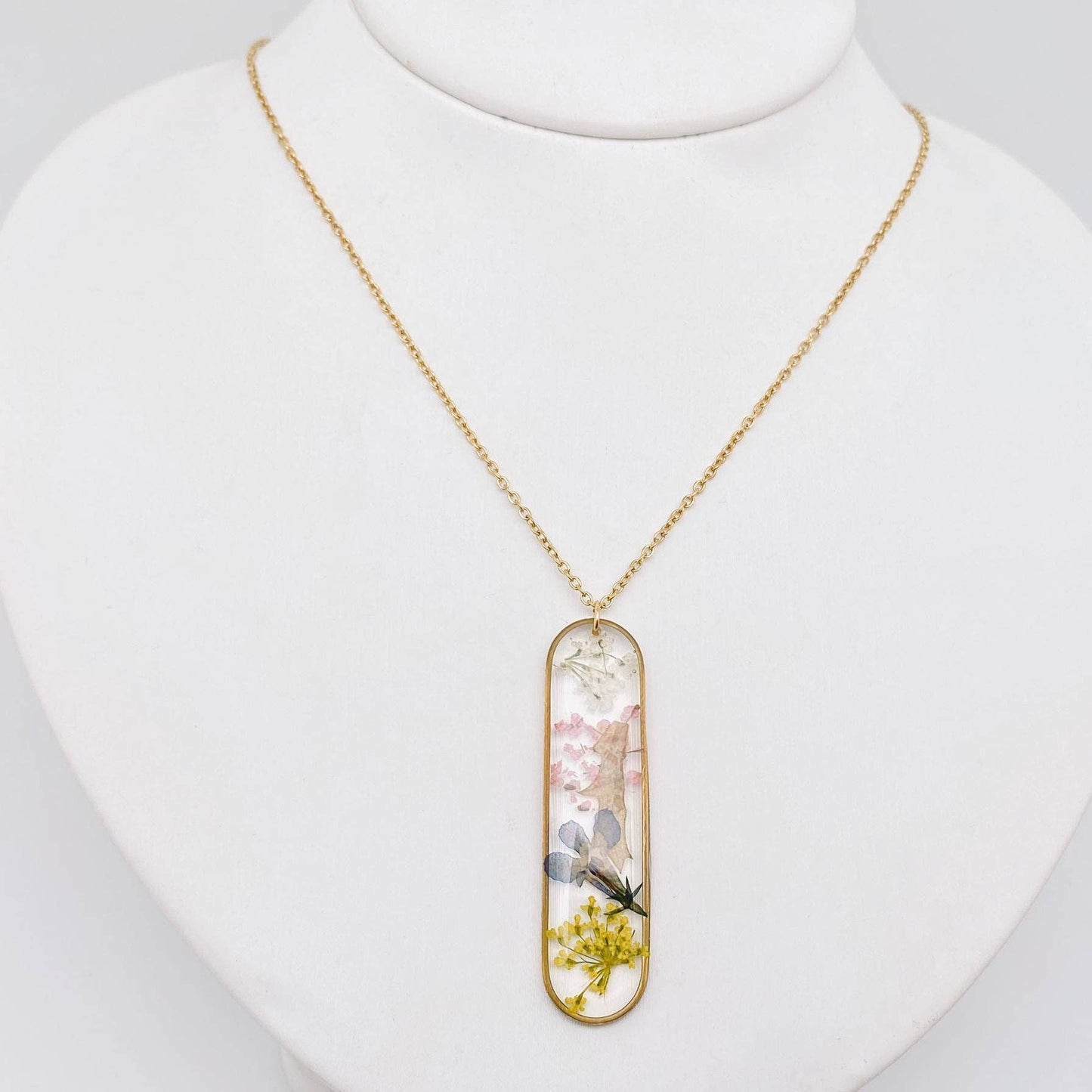 Collier à breloques longues en forme d'ellipse à fleurs séchées