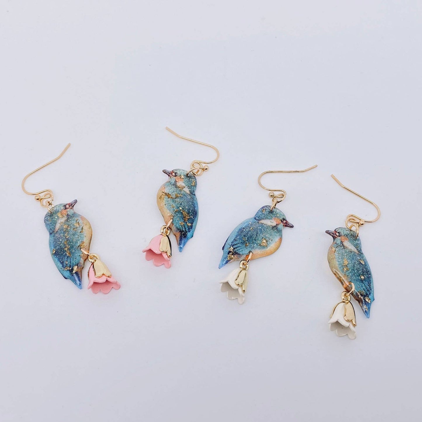Boucles d'oreilles pendantes en forme d'oiseau en résine: Blanc