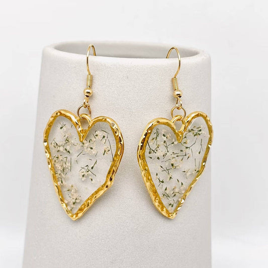 Boucles d'oreilles en forme de cœur en dentelle avec fleurs séchées