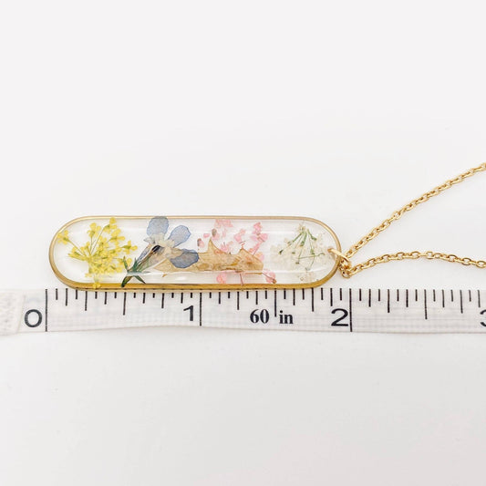 Collier à breloques longues en forme d'ellipse à fleurs séchées