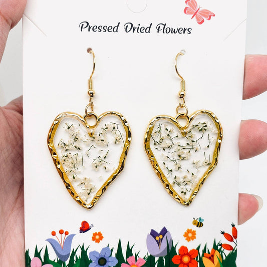 Boucles d'oreilles en forme de cœur en dentelle avec fleurs séchées