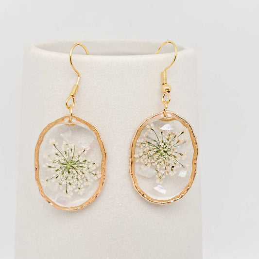 Boucles d'oreilles ovales irrégulières en dentelle et fleurs séchées